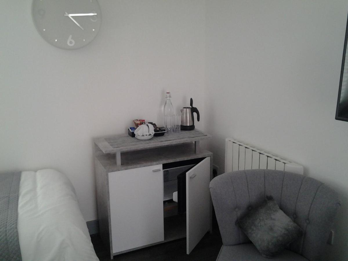 Lady Charlotte Guest Rooms Triple Rooms Dowlais Экстерьер фото