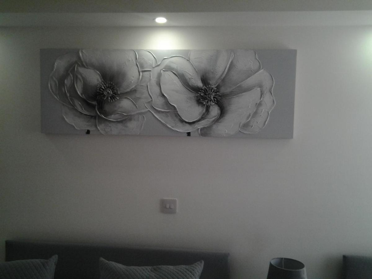 Lady Charlotte Guest Rooms Triple Rooms Dowlais Экстерьер фото