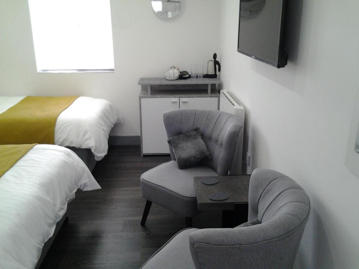 Lady Charlotte Guest Rooms Triple Rooms Dowlais Экстерьер фото
